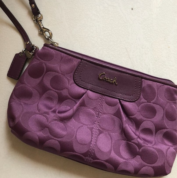 COACH Ashley Wristlet in SV/Rose